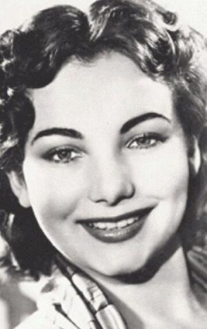 Николь Бенар